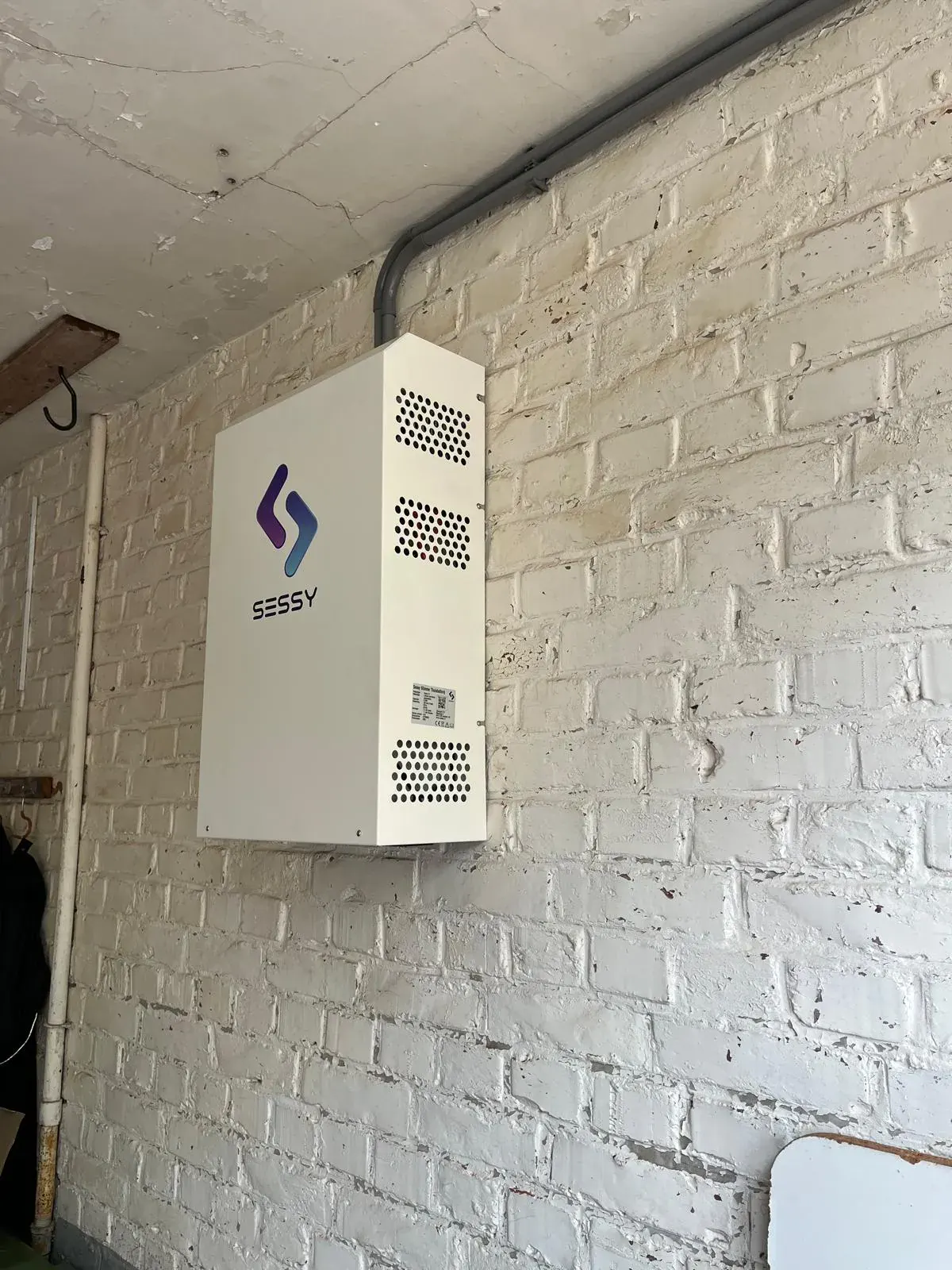 Thuisbatterij installatie 16