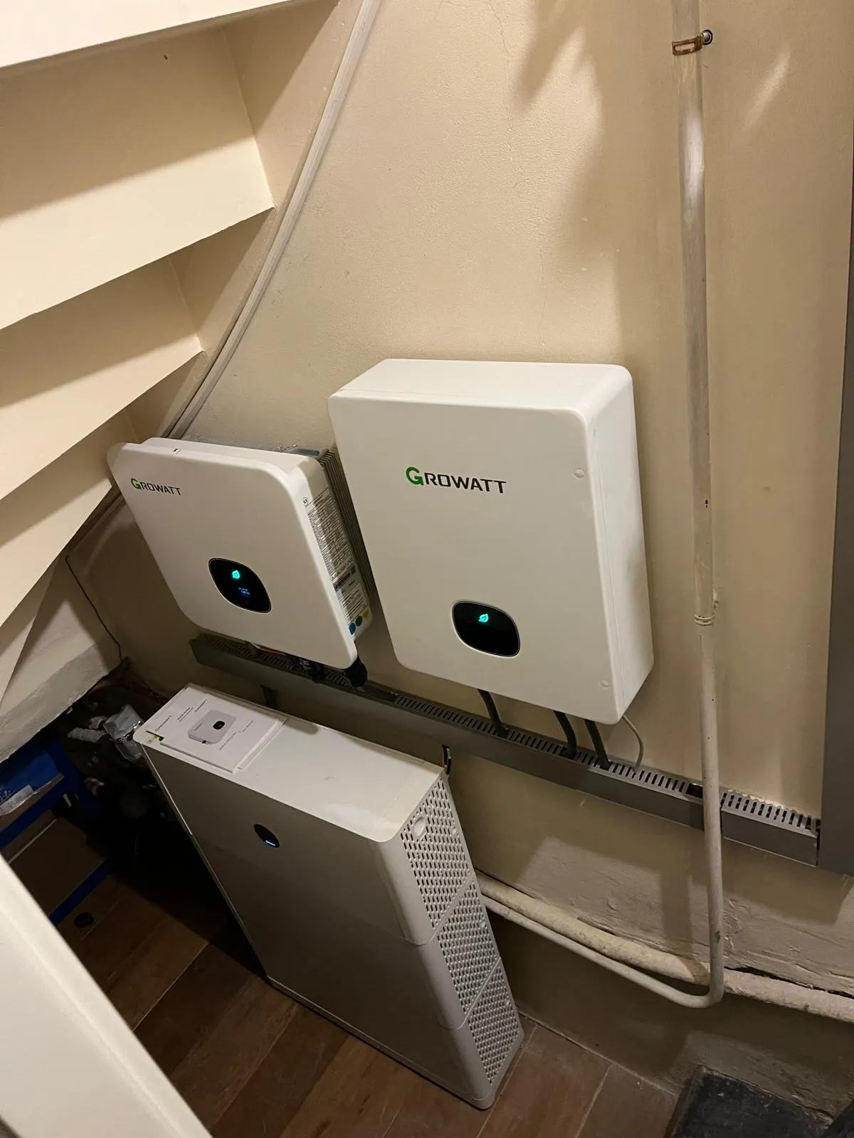 Thuisbatterij installatie 14