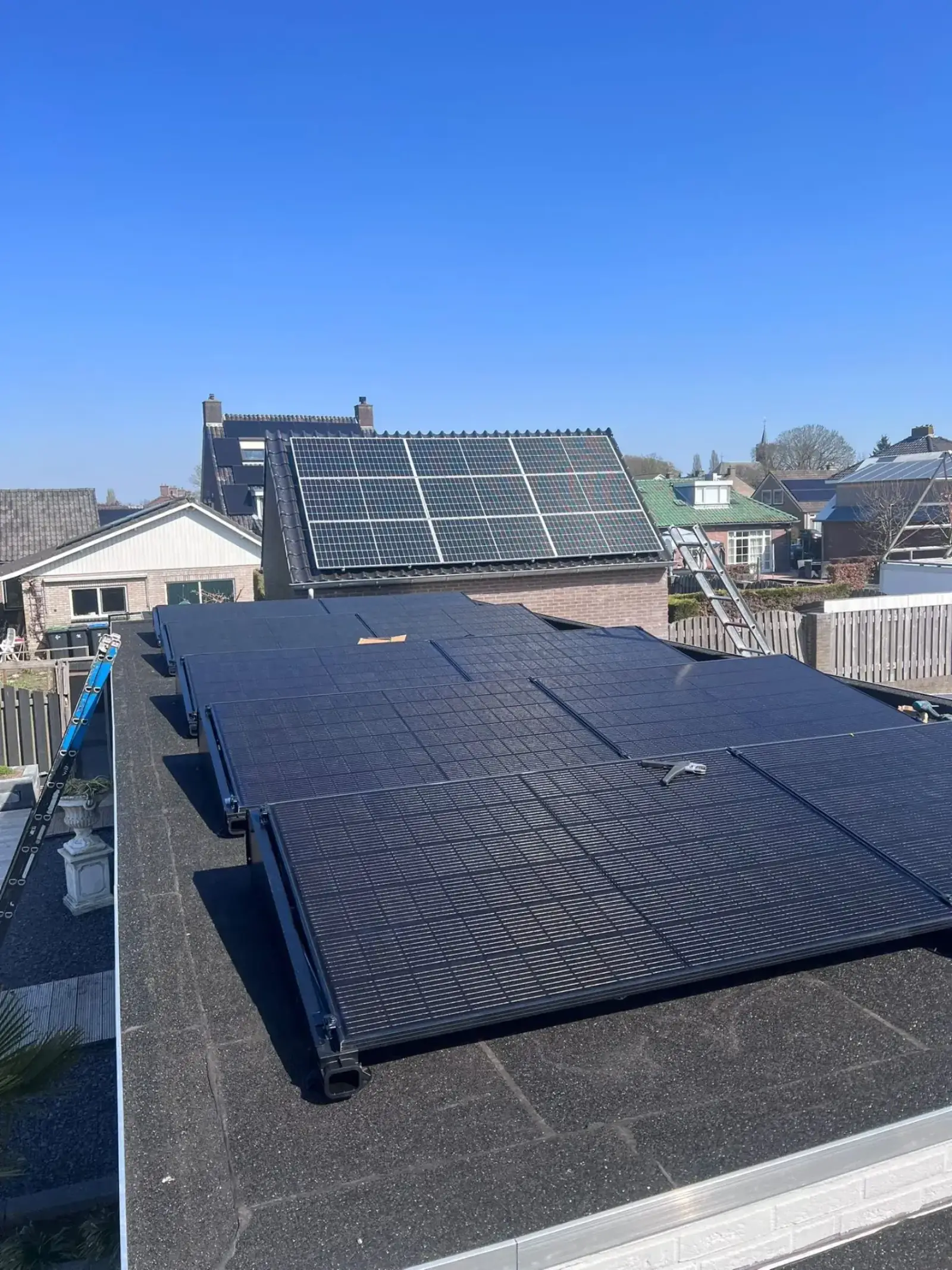 Vrijstaand huis in Berkel-Enschot met full-black zonnepanelen op het zuid-dak